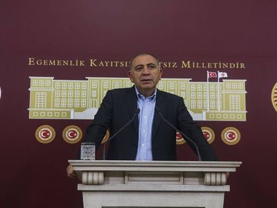 CHP’de deprem: Gürsel Tekin istifa ettiğini duyurdu