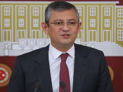 CHP’de genel başkanlık yarışı kızışıyor: Özgür Özel adaylığını duyurdu