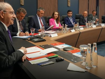 CHP'de Kurultay Takvimi Belli Oldu! Büyük Kongre Nisan 2027'de