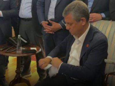 CHP’de “Mutlak Butlan” Gerilimi: Özgür Özel Karar Belgesini Yırttı