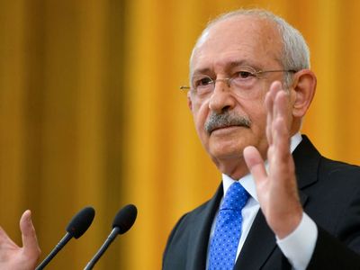 CHP'de Skandalların Ardı Arkası Kesilmiyor: Astıkları Afiş Pes Artık Dedirtti!