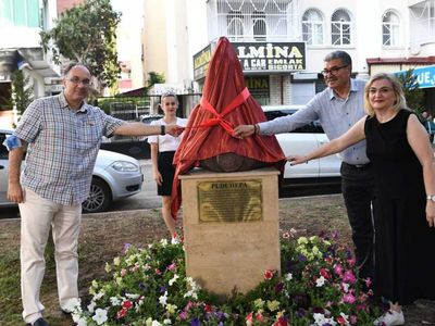 CHP'den Adana'da heykel açılışı: Adını dünyaya tanıtmak istiyorlar