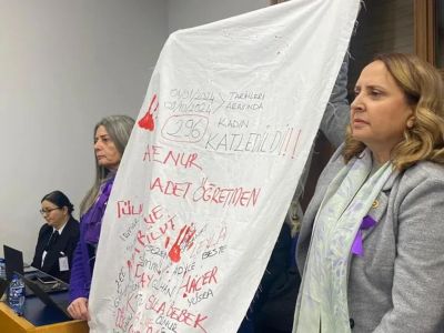 CHP'den Aile Bakanı'na kefenli protesto