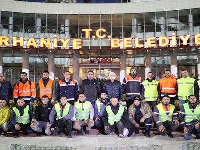 CHP’li belediyeden tepki çeken hareket: Mazgal ve menfez çamurunu denize döktü