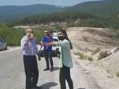 CHP’li Milletvekili Rafet Zeybek Yangın Bölgesinde Gazetecilerin Üzerine Yürüdü!