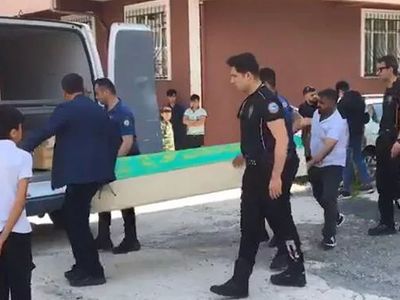 Cinnet geçirip, 6 yaşındaki engelli kızını bıçaklayarak öldürdü!