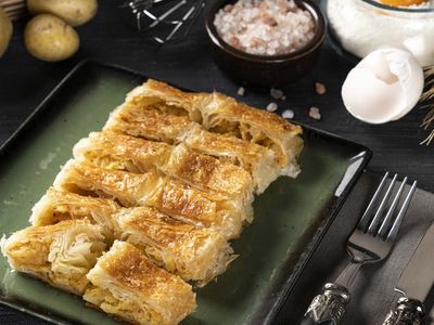 Yufka börek nasıl yapılır? Hazır yufkadan yapılan patatesli çıtır börek tarifi 