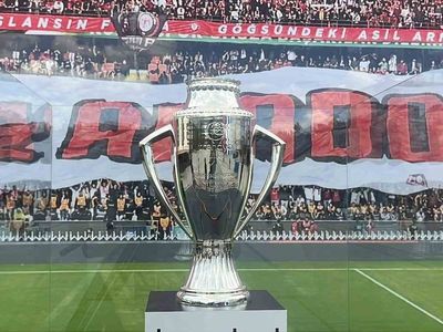 Çorum FK taraftarları şampiyonluk kupasıyla buluştu