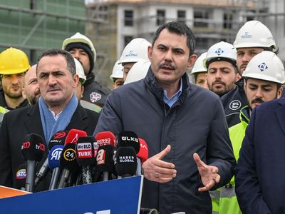 Cumhur İttifakı'nın İBB Başkan Adayı Kurum, Okmeydanı'nda Kentsel Dönüşüm Şantiyesi’ni ziyaret etti