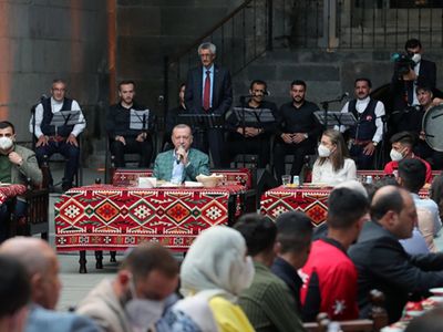 Cumhurbaşkanı Erdoğan Erzurum'da Gençlerle Bir Araya Geldi