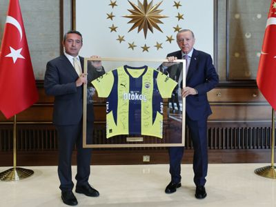 Cumhurbaşkanı Erdoğan, Fenerbahçe Başkanı Ali Koç'u Külliye'de Kabul Etti