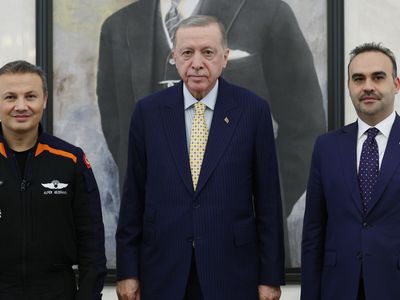 Cumhurbaşkanı Erdoğan, Türkiye'nin ilk astronotu Alper Gezeravcı'yı kabul etti: Saat hediye edildi!