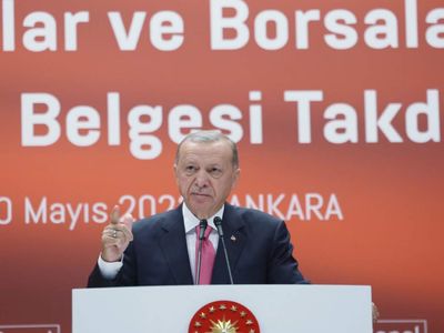 Cumhurbaşkanı Erdoğan’dan seçim zaferi konuşması: Ülkemiz için hayal kuran herkes kazanandır