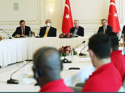 Cumhurbaşkanı Recep Tayyip Erdoğan, Anadolu Efes ile Vahdettin Köşkü'nde Bir Araya Geldi