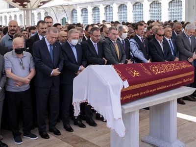 Cumhurbaşkanı Recep Tayyip Erdoğan, Göksel Gümüşdağ'ın annesinin cenaze töreninde!