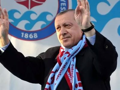 Cumhurbaşkanı Recep Tayyip Erdoğan telefon bağlantısıyla Trabzonspor taraftarını tebrik etti!