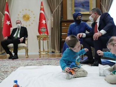 Cumhurbaşkanı, Siyam İkizleri Derman ve Yiğit'i Külliye'de Kabul Etti