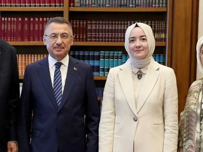 Cumhurbaşkanı Yardımcısı Fuat Oktay ile Hümeyra Şahin dünyaevine giriyor ! Nişan yüzüklerini Başkan Erdoğan ve Emine Erdoğan taktı