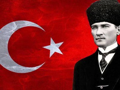 Cumhuriyet 100 yıl önce bugün ilan edildi