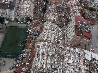 Cumhuriyet tarihinin en büyük depremi: 7.7 şiddetindeki deprem sonrası sarsıntılar devam ediyor