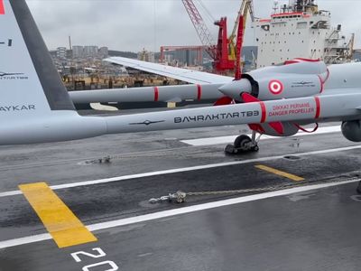 Cumhuriyetin 100. yılına armağan edilecek: Bayraktar TB3 havalandı