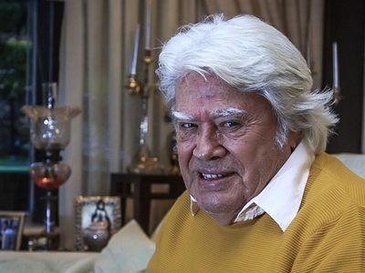 Cüneyt Arkın 60 Yıl Önceki Halini Paylaştı!