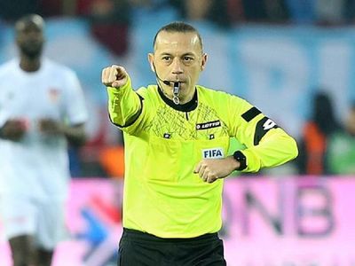 Cüneyt Çakır başka ligde mi hakemlik yapacak, yeni ligi neresi olacak?