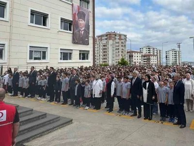 Trabzon'da 2026-2027 eğitim yılı başladı: Öğrenciler yüzleri gülecek şekilde okula döndü