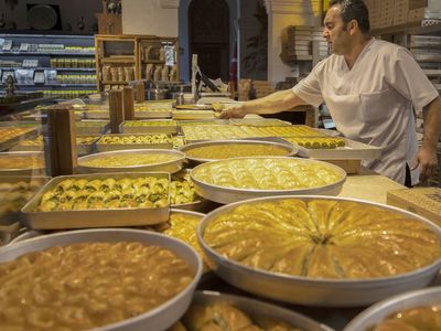 Damakları çatlatan "Antep baklavası"nın ustaları ramazan için hazırlar!