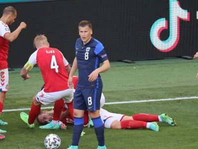 Danimarka-Finlandiya Maçında Christian Eriksen'in Kalbi Durdu!