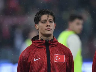 Türkiye, İtalya karşısında maça tutunuyor: İlk yarı 1-0