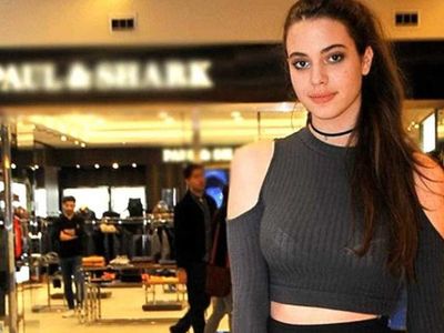 Defne Samyeli’nin kızı Deren Talu iç çamaşırı giymeyi unuttu sosyal medyayı salladı! Talu'nun cesareti görenleri hayran bıraktı