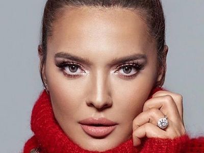 Demet Akalın Tepki Alınca Özür Diledi!