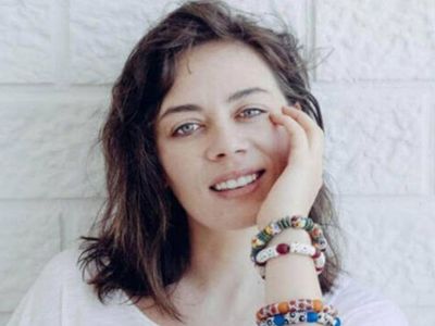 Demet Evgar havuz pozlarını paylaştı! Bebeklerini kucağına almaya gün sayan Demet Evgar havuzun tadını çıkardı