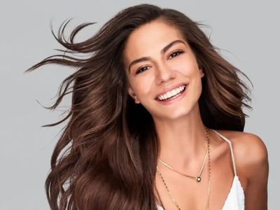 Demet Özdemir'in Güzelliğinin Sırrı Anne Maskesinde Saklı