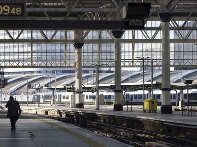 Demir yolu işçilerinin grevi: 310 tren seferi iptal edildi