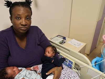 Denizde Ölüme Terk Edilen Sığınmacı İkiz Bebek Dünyaya Getirdi