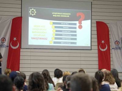 Denizli Büyükşehir personeli, bağımlılık ve siber suçlarla mücadele eğitimi aldı