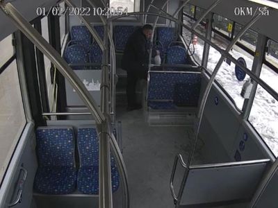 Denizli'de Otobüs Şoföründen Alkışlanacak Davranış: Poşetten 4 Bin 900 TL Çıktı!