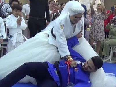 Denizli'de unutulmayacak düğün! Gelin, damadı resmen yerden yere vurdu