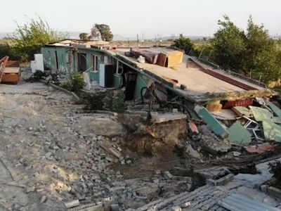Deprem çiftlik evine ikiye böldü: Dehşet dronla görüntülendi