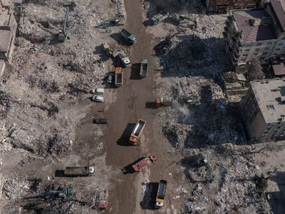Deprem enkaz kaldırma çalışmaları sürüyor: Molozlara ne olacağı belli oldu