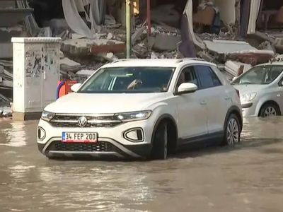 Depremin ardından sular yükseldi: 200 metre iç kısımlara doğru ilerledi