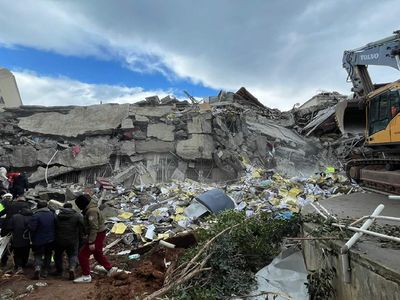 Depremin üçüncü günü geride kaldı: Arama kurtarma çalışmaları sürüyor