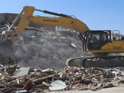 Depremin üzerinden 215 gün geçti: Enkazdan ceset çıktı