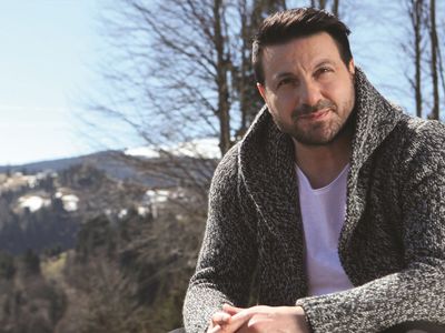 Depremzedelere moral vermek için Türkçe, İngilizce ve Urduca dayanışma şarkısı: Ey Türkiyem