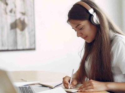 Ders çalışırken hangi müzikler dinlenir? Motivasyon ve konsantrasyon arttıran ders müzikleri