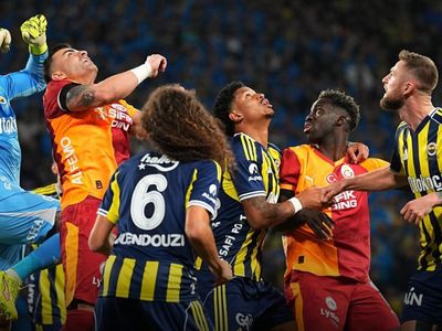 Dev Derbi 406. Kez: Galatasaray ve Fenerbahçe Liderlik İçin Sahada