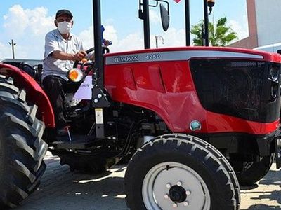 Devlet Yalnız Bırakmadı: Manavgat'ta Yangında Zarara Uğrayan Çiftçilere 16 Yeni Traktör!