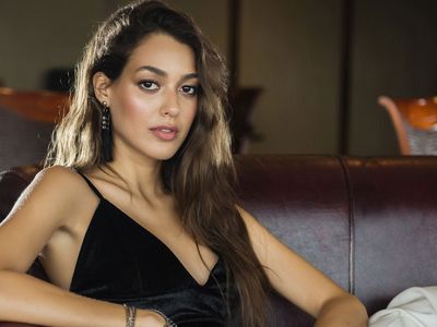 Dilan Çiçek Deniz dekolteyi abarttı, sosyal medya karıştı!